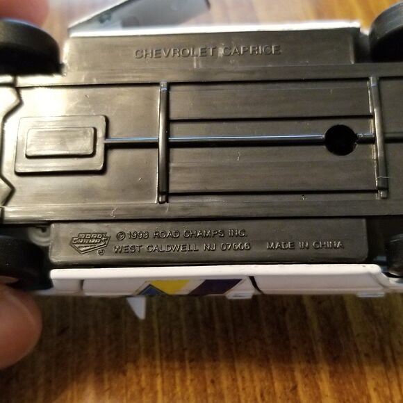 New Jersey State Police Road Champs die cast police car 1:43 scale - Picture 12 of 12